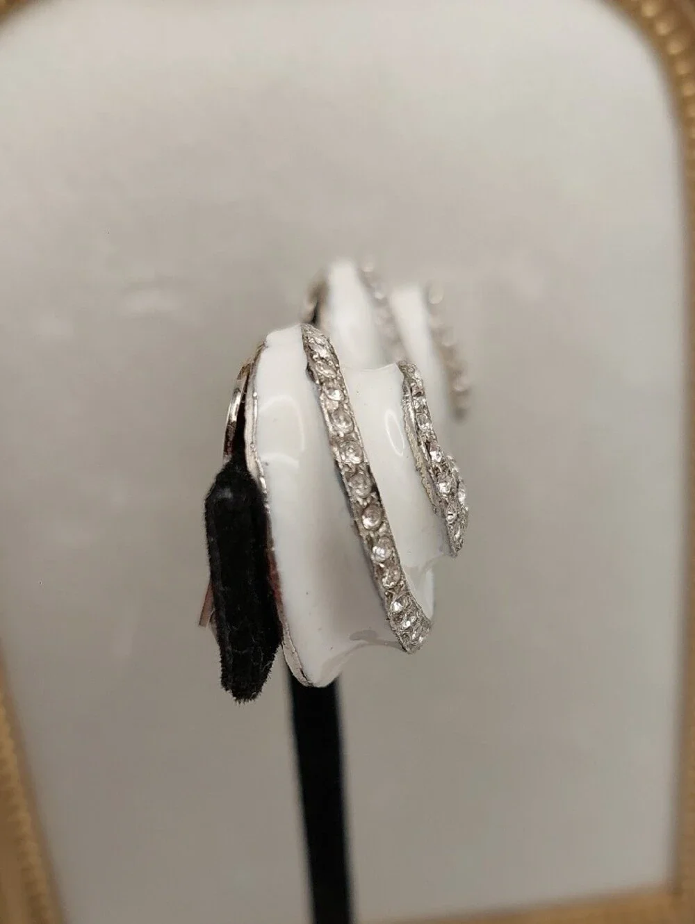 KENNETH JAY LANE Vtg KJL MADE IN USA Spiral Pave Rhinestone White Clip Earrings - Picture 4 of 10